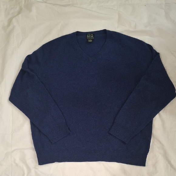 Jos. A. Bank Men  Deep Blue V-Neck Sweater Size L 100% CASHMERE - Picture 1 of 8